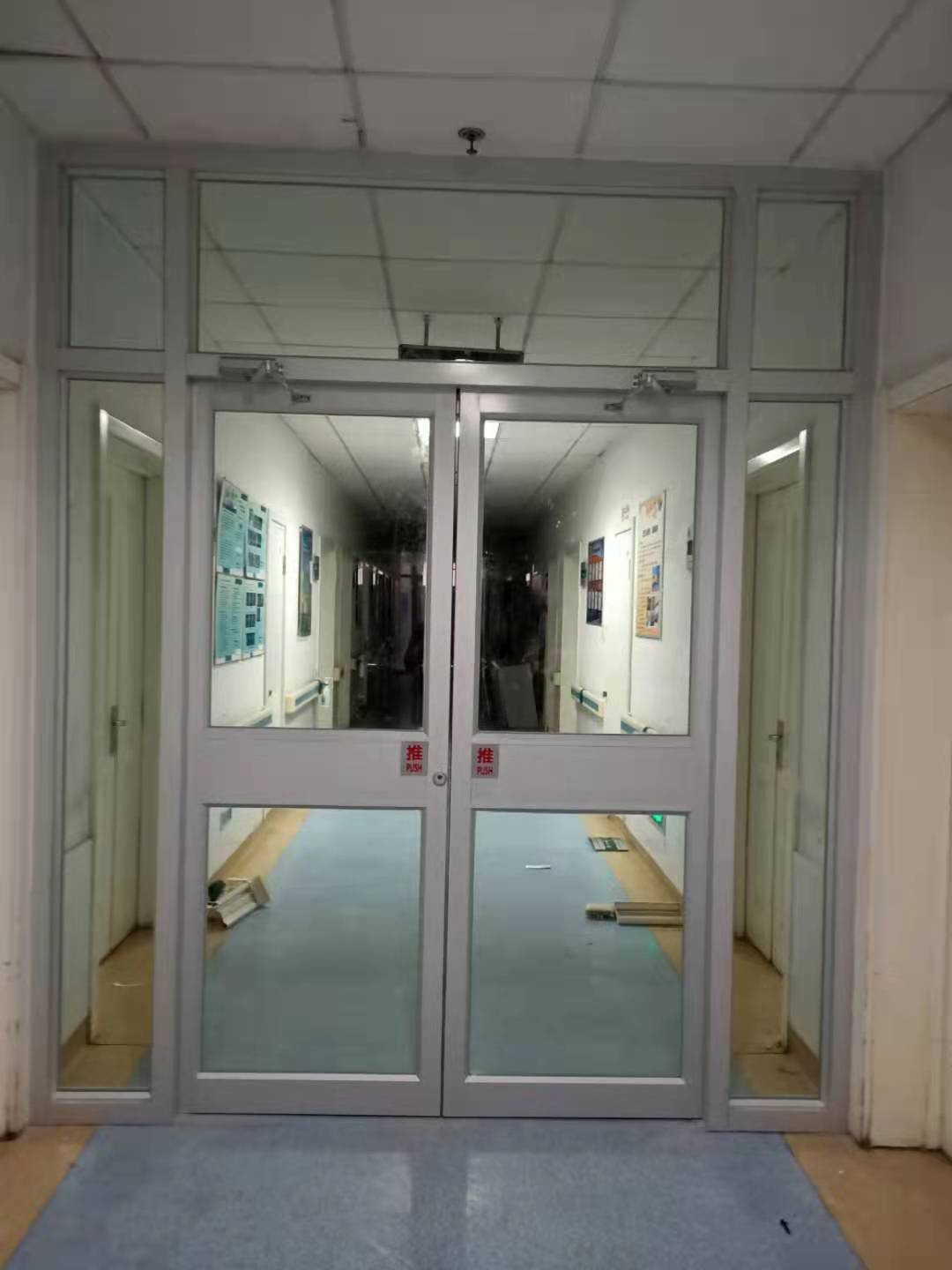 解决肯德基门漏风的问题